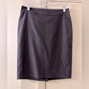 Anne Taylor LOFT Black pencil skirt. Size 0P.